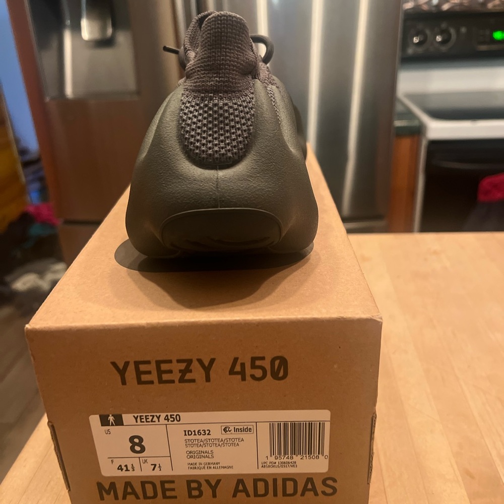 Authentic 2023 Yeezy 450 stone teal size 8.